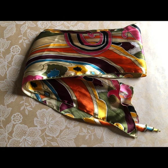 💙 Retro Vibes Scarf - Picture 5 of 5